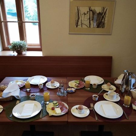 Gastehaus Schloss Bernau Affittacamere Fischlham Esterno foto