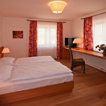 Gastehaus Schloss Bernau Affittacamere Fischlham Camera foto