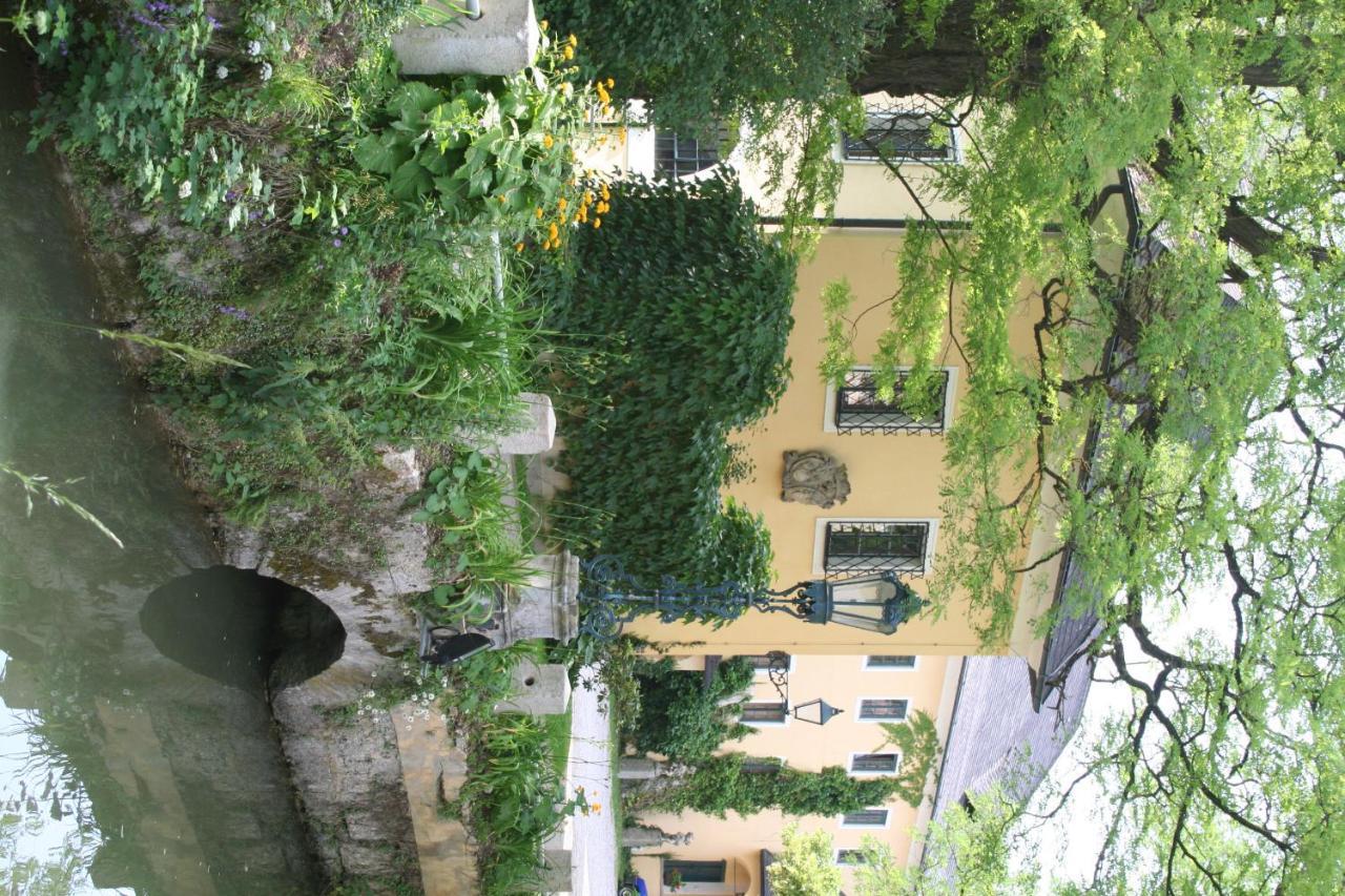 Gastehaus Schloss Bernau Affittacamere Fischlham Esterno foto