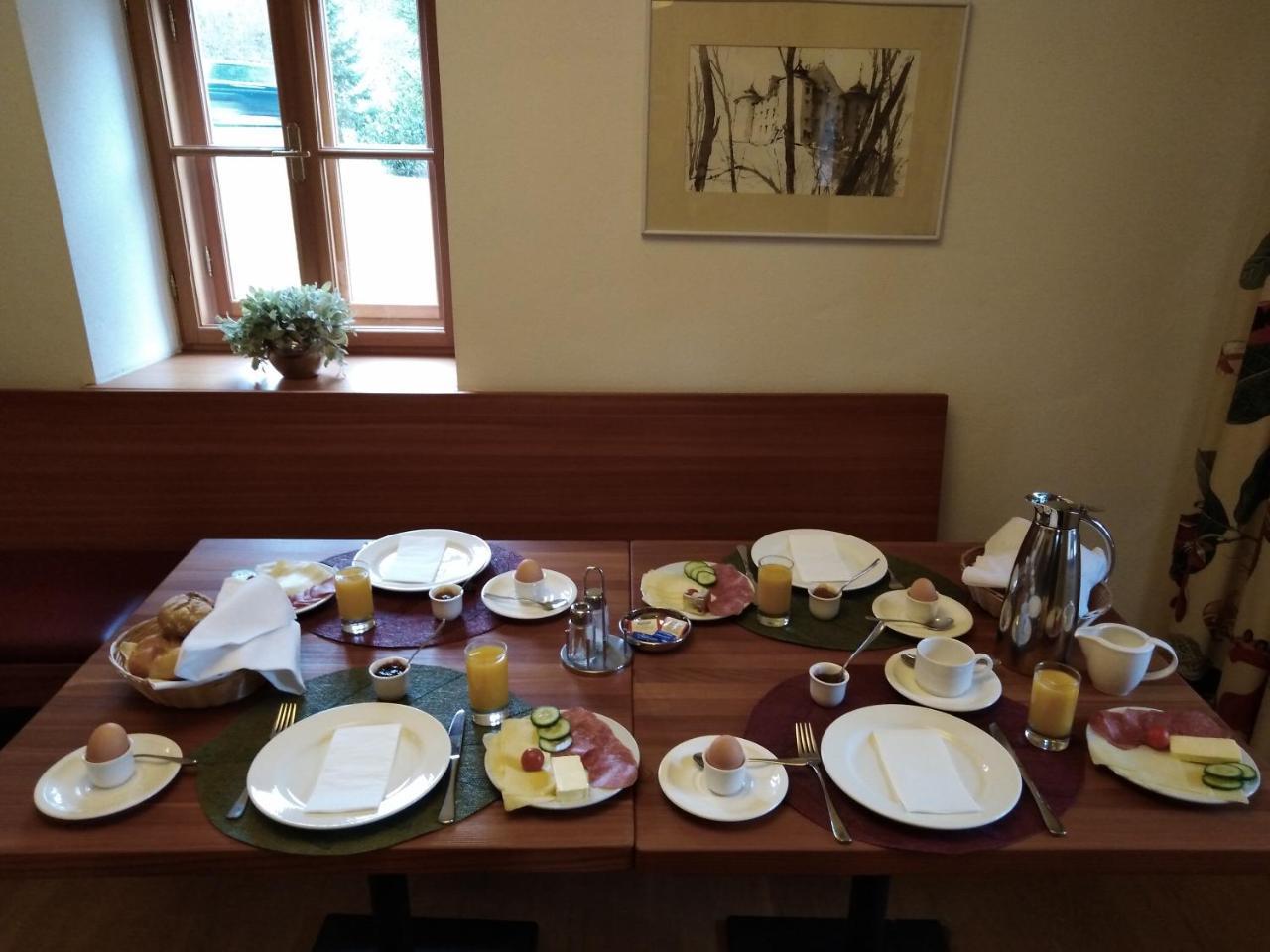 Gastehaus Schloss Bernau Affittacamere Fischlham Esterno foto